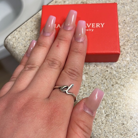 James Avery Size 8 (D ring) - Picture 2 of 2
